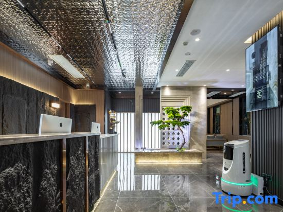 Meet the Vino Hotel (Pedestrian Street City Plaza)
