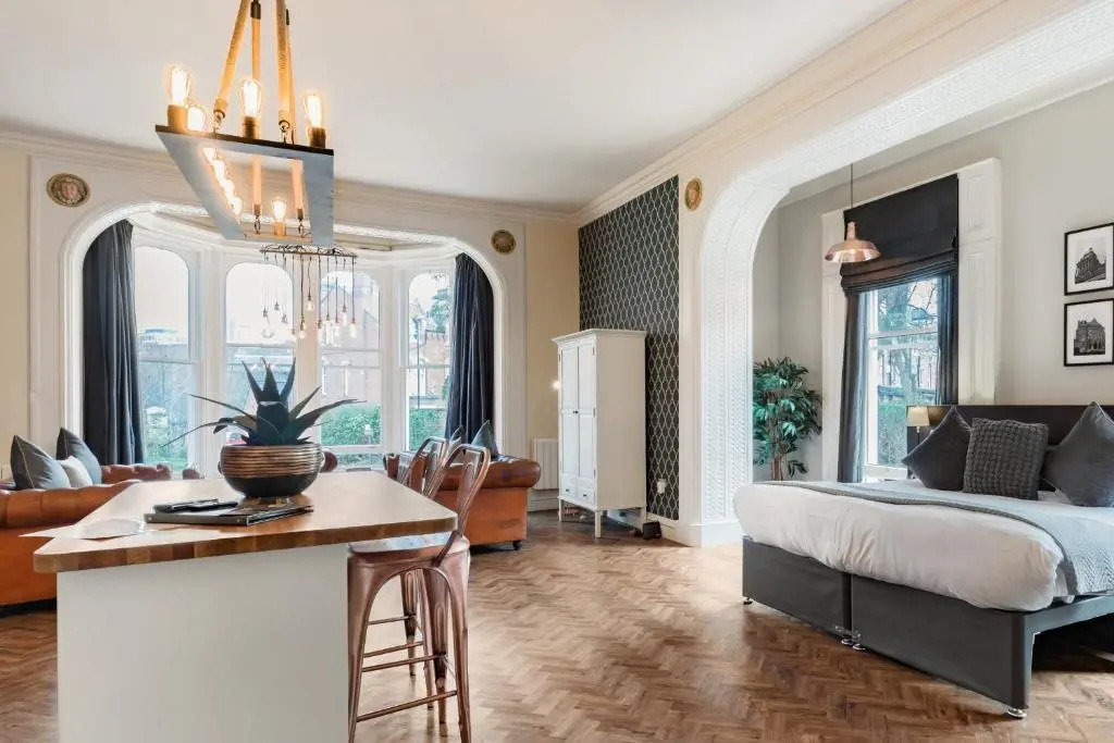 The Heaton at Claremont Apartments