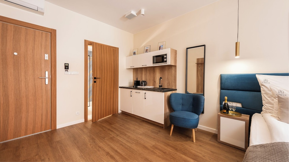 Flatbook - City Center Apartments Deo Plaza Studio