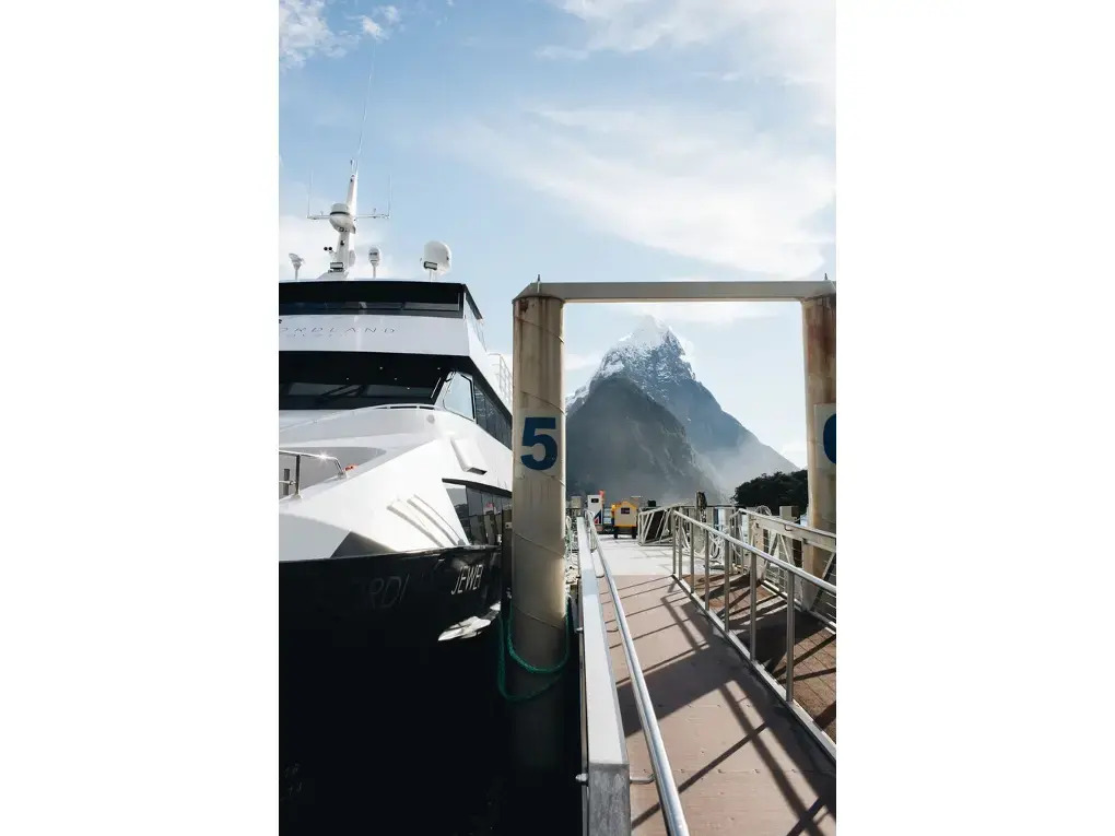 Milford Sound Overnight Cruise - Fiordland Discovery