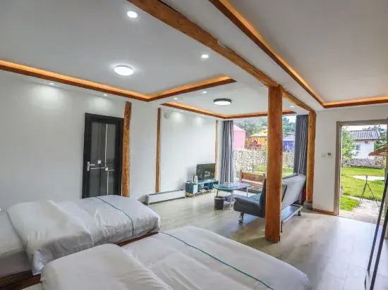 Shiwai Taoyuan Inn RV Camp(玉龙世外桃源客栈房车营地)