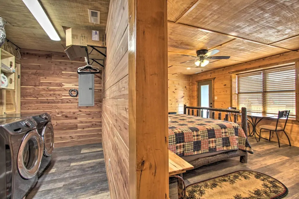 Smoky Mtn Log Cabin w/ Hot Tub & Panoramic Views!