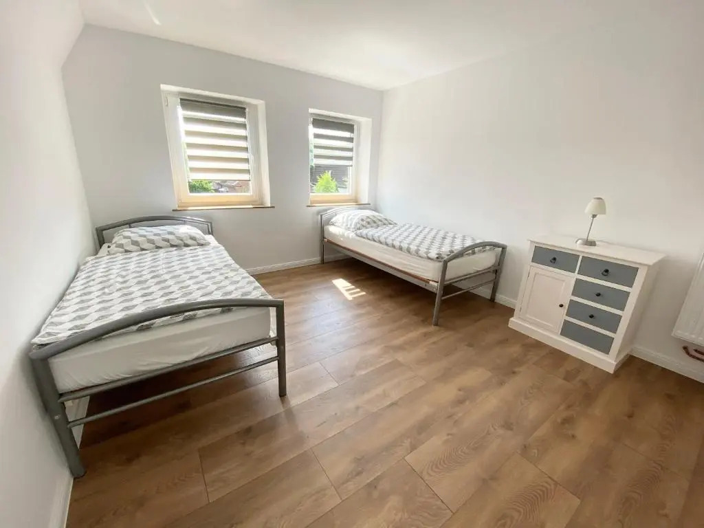 Ferienwohnung mit Balkon und Garten OG