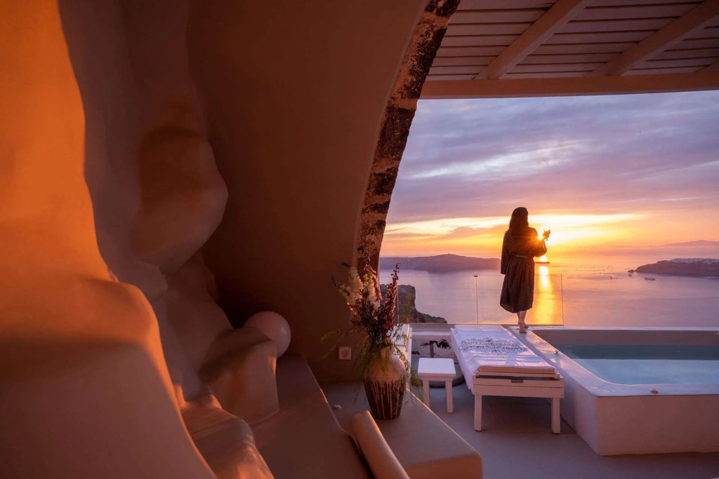 Anemos Cave Suites