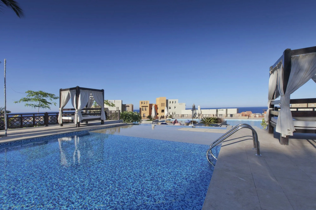 Azzurra Sahl Hasheesh