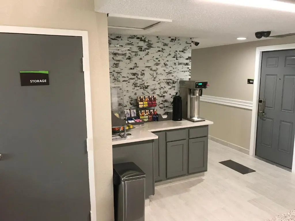 Hometown Inn & Suites