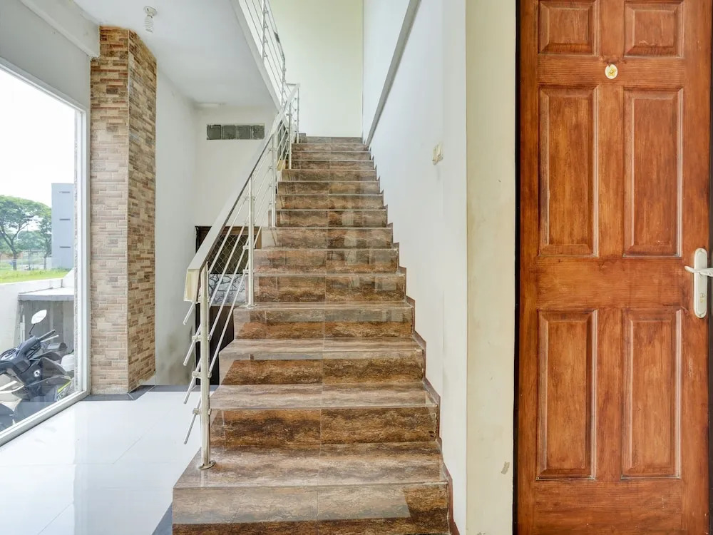 OYO Life 90606 Glass House Citraland Syariah