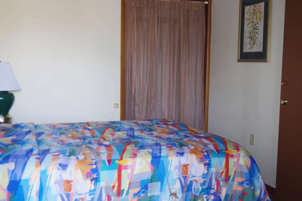 Love Hotels Western Holiday by OYO at Harlan Lake NE