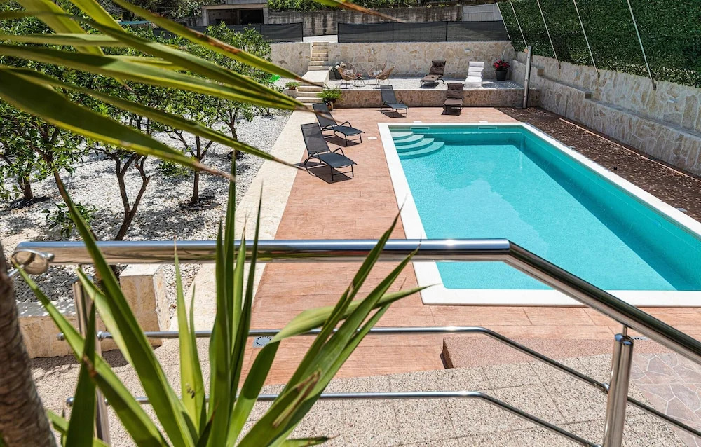 Nice Home in Okrug Gornji With 5 Bedrooms, Wifi and Outdoor Swimming Pool