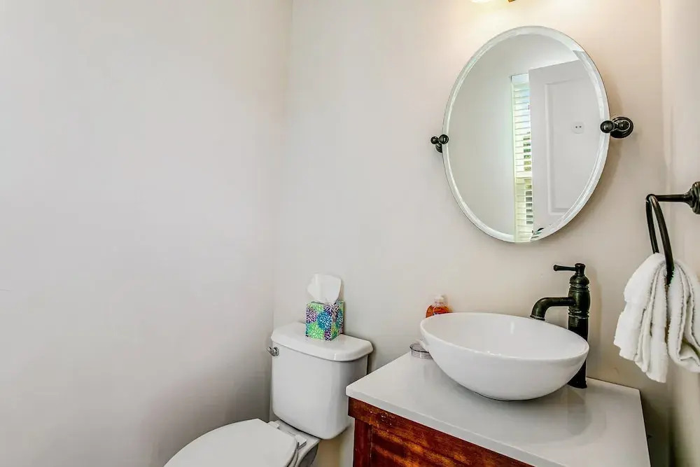 Beautiful 3-level Home Steps From the Beach W/wifi, Washer/dryer, & Central AC