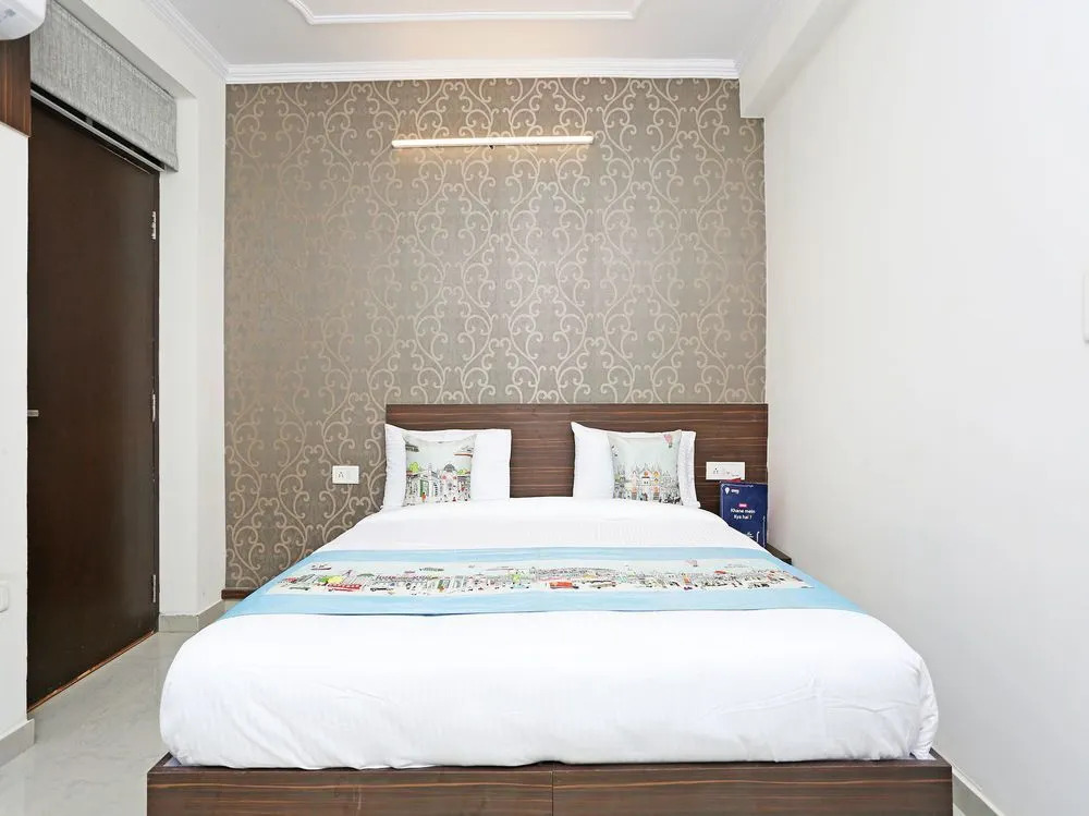 OYO 9596 Hotel Radha Nikunj Residency