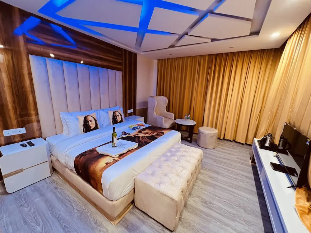 Hill River Resort By West Western -Property of the Year 2024-25 - Central Heated & Air Cooled, Near Mall Road