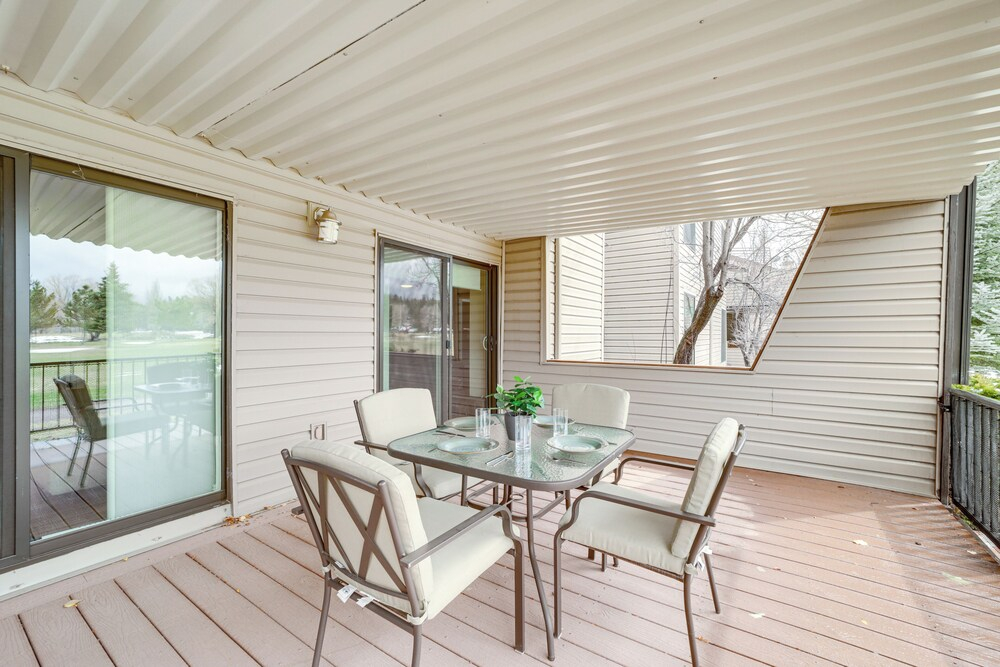 Deck & Golf Course Views: Munds Park Condo!