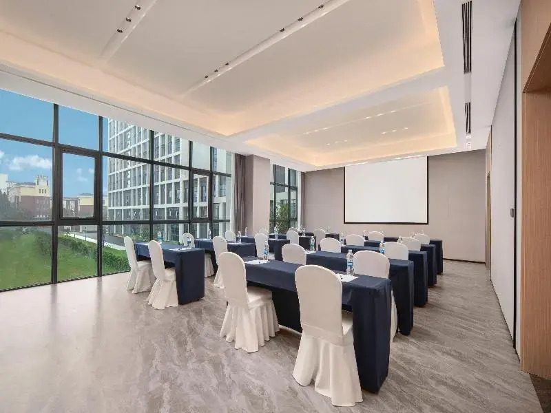 Holiday Inn Express Gongyi City Center by IHG