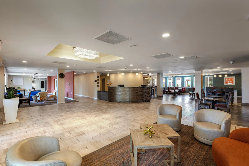 Orangewood Inn & Suites Kansas City Airport