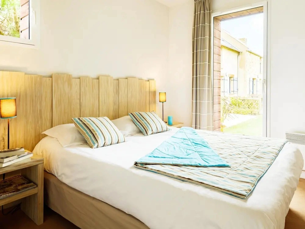 Coastal Apartment Escape in Cancale