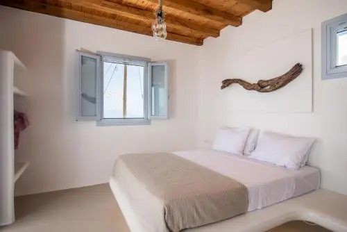 Plaka Suites