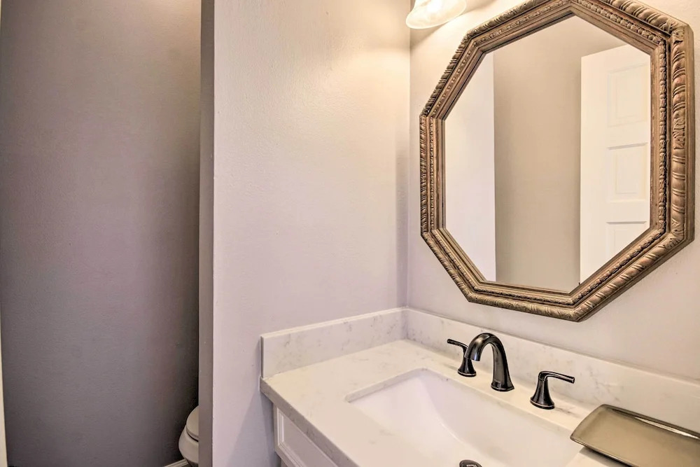 Quiet West Houston Home w/ Patio, Walk to Shops!