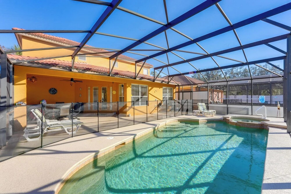 Poolside Living: Family Retreat 12 Mi to Disney