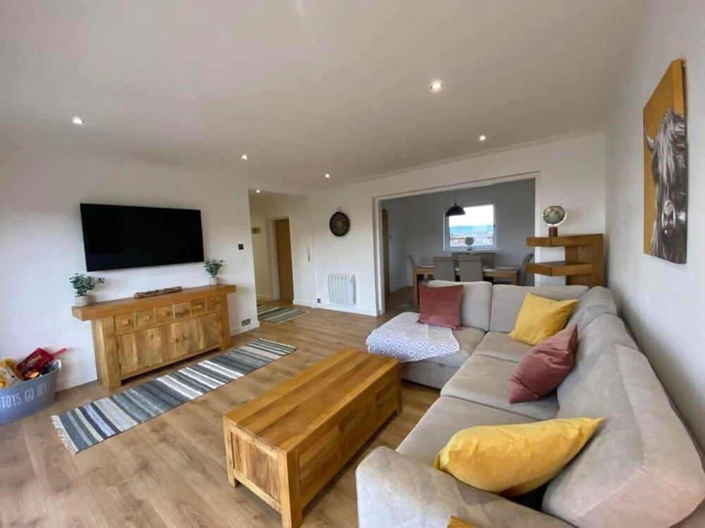Stunning 3-bed Apartment in Largs