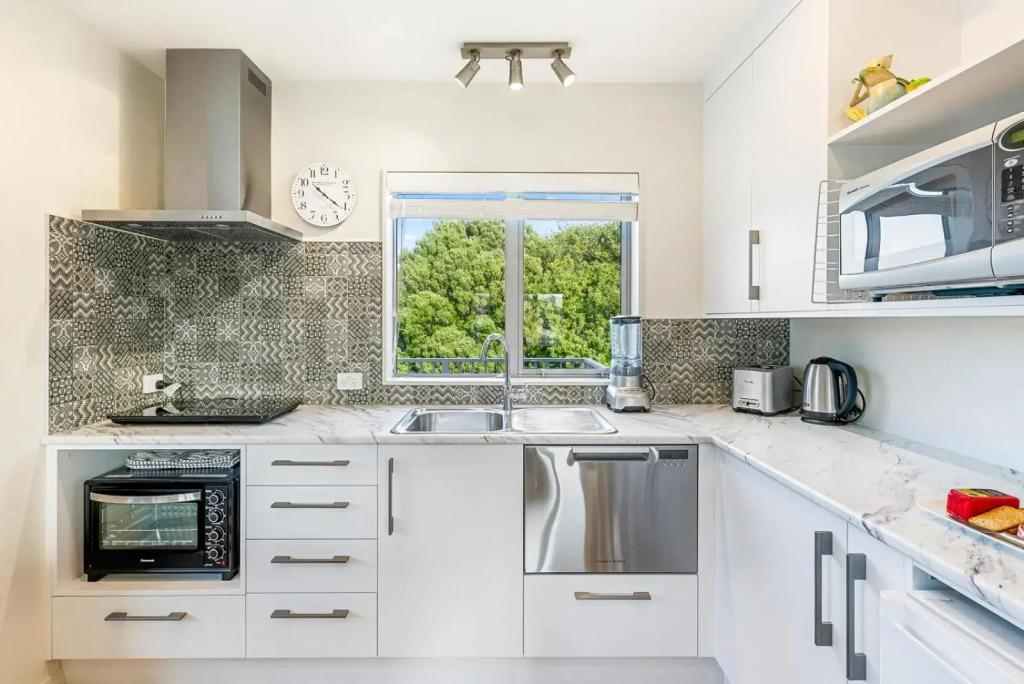Slice of Paradise - Waikanae Self-Contained Holiday Unit