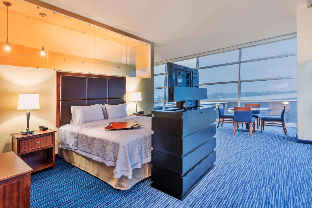 Hampton Inn & Suites Owensboro Downtown Waterfront