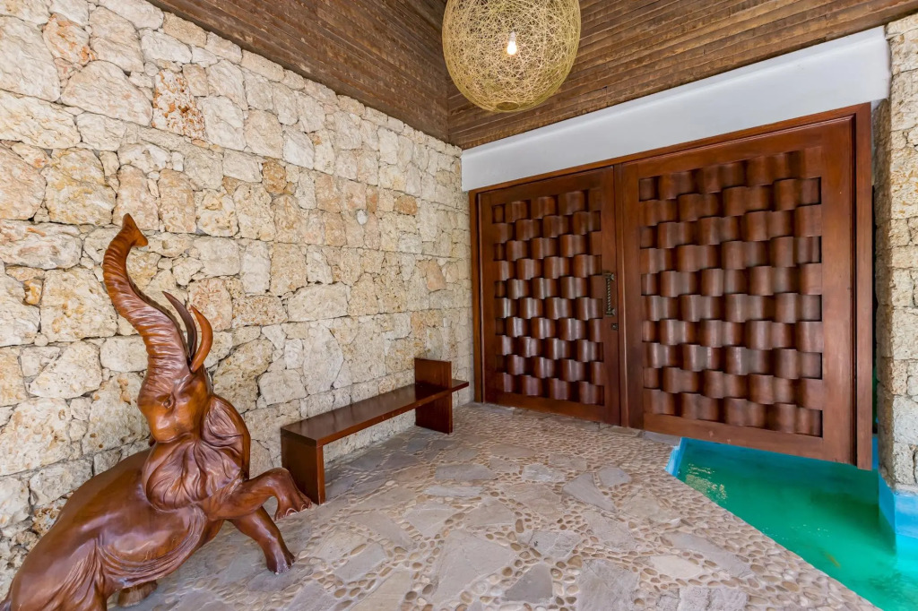 Fantastic villa at Casa de Campo - with ocean/river views, 2 golf carts, chef, maid & butler