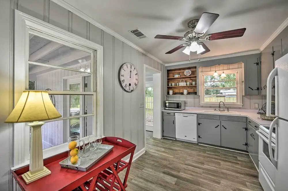 Beaufort Home W/porch, 4 Mi. From Downtown!