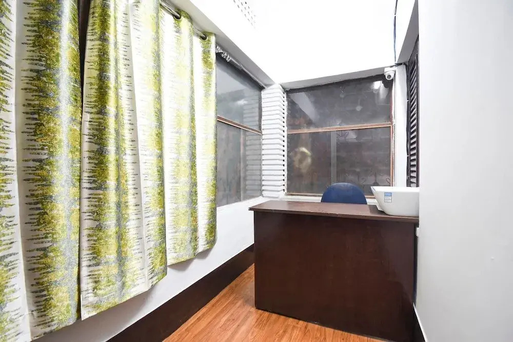 OYO 49183 Meera Guest House