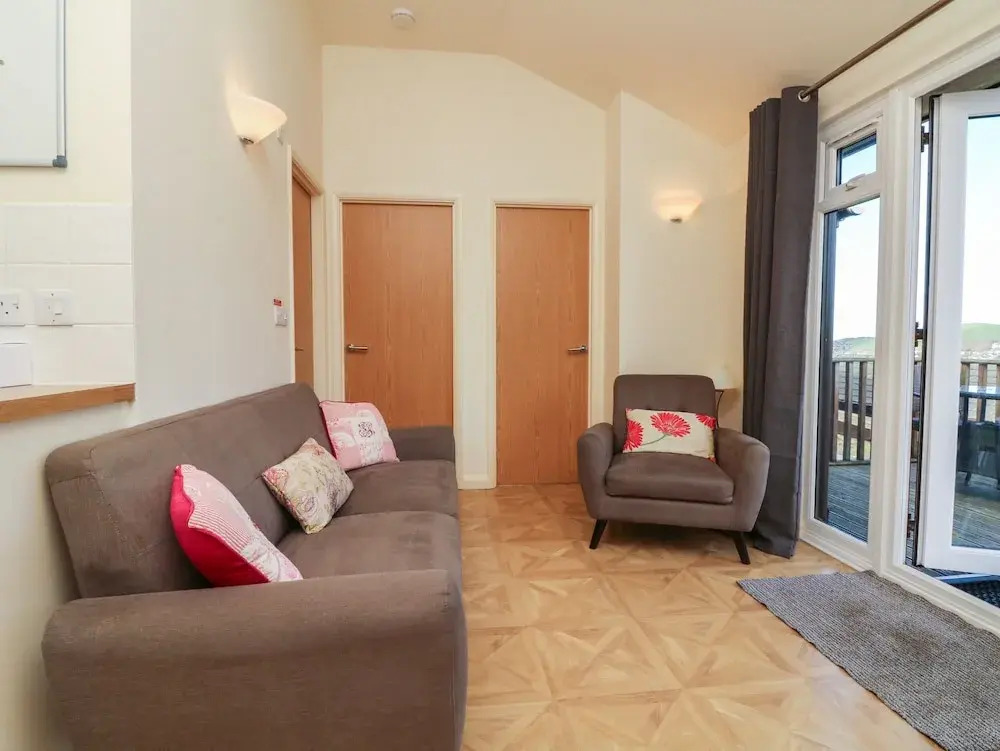 12 Manleigh Park