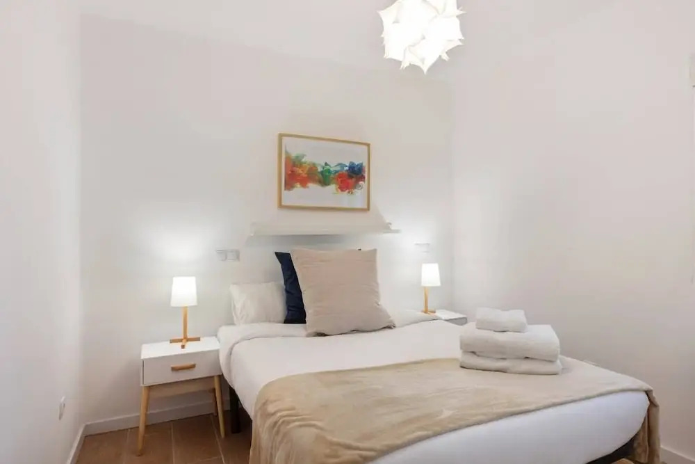 Bright & Modern Two Bed Apartment in Madrid