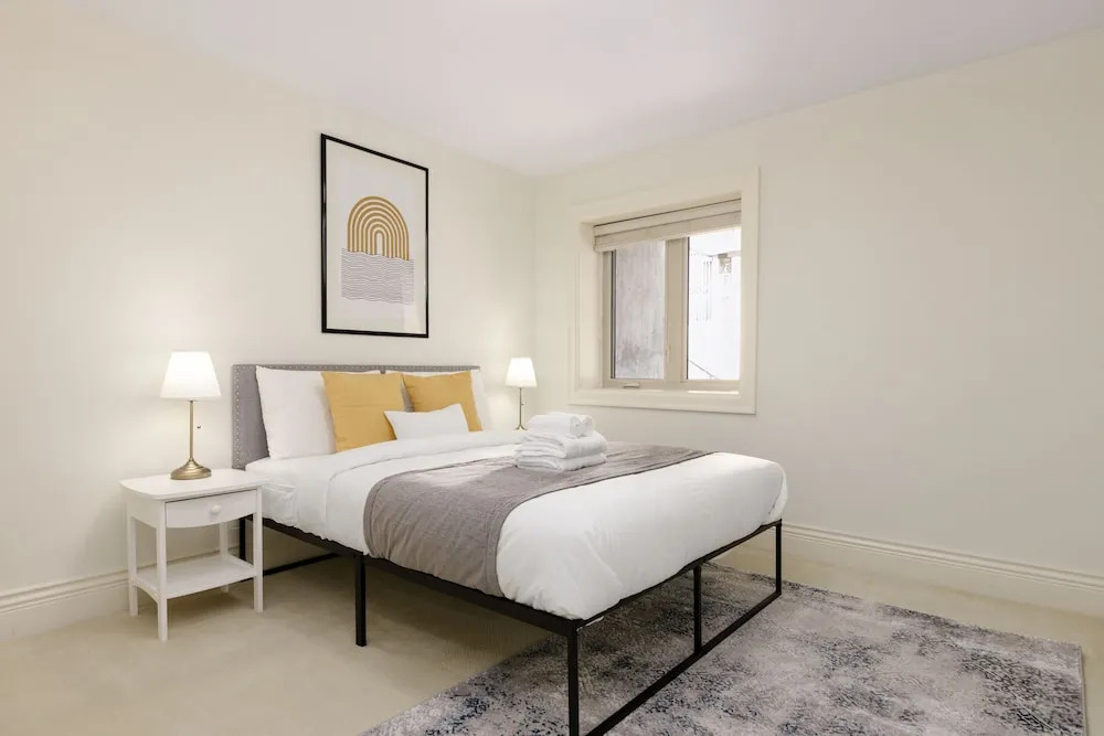 Cozy 2BR BSMT Suite Near Grouse Mt. and Edgemont.