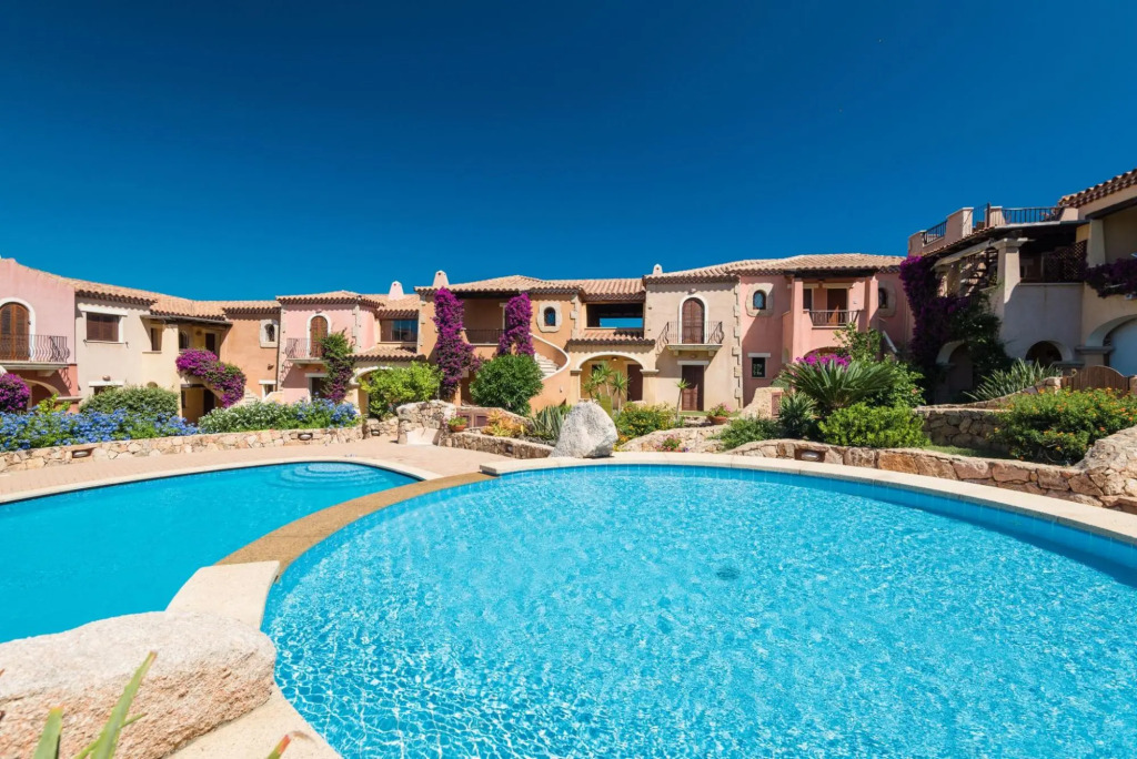 Apartment with a sea view, has 2 bedrooms: one double with en-suite bathroom and one triple with a F-CALA MORESCA