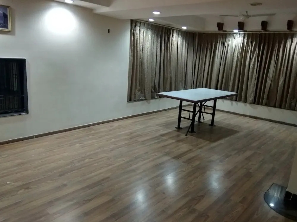 JK Rooms 122 Shaheen Lodging & Boarding