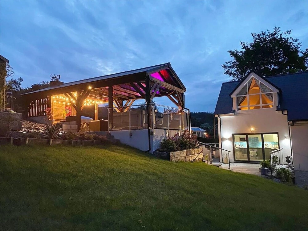 Cottage With Stunning Views and hot tub