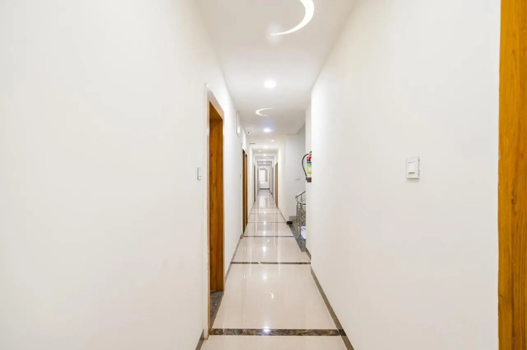 FabHotel Woodlark Inn