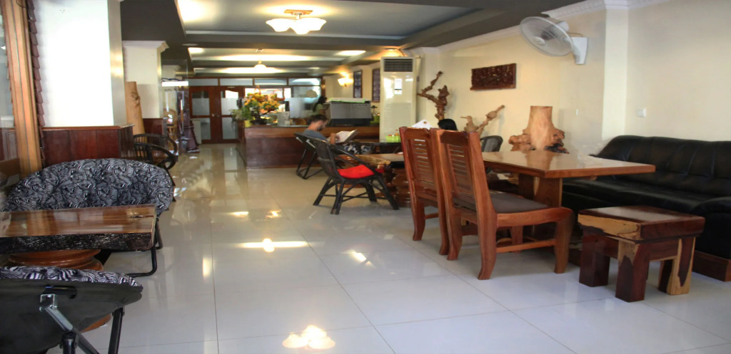 Seng Hout Hotel