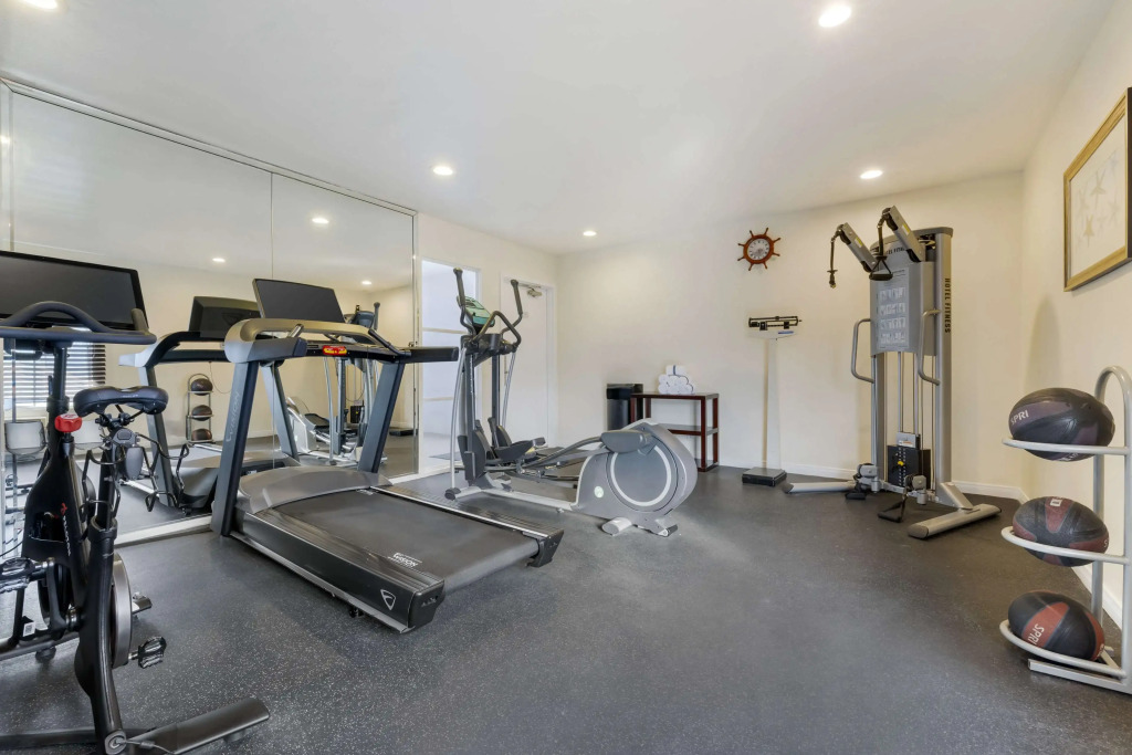 Best Western Plus Marina Shores Hotel