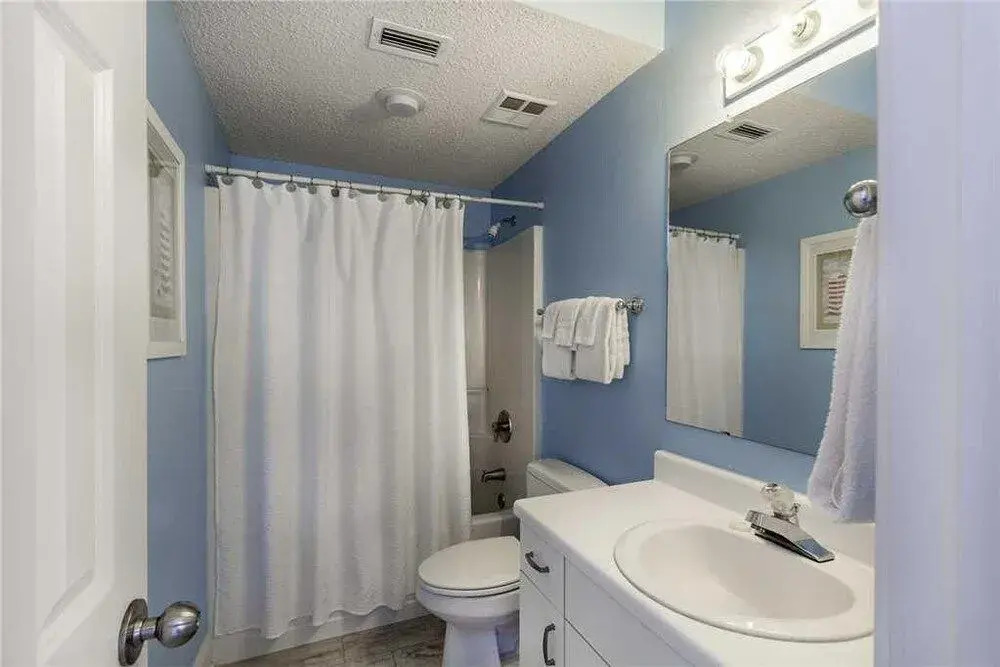 Tidewater 709 - 3 Br condo by RedAwning