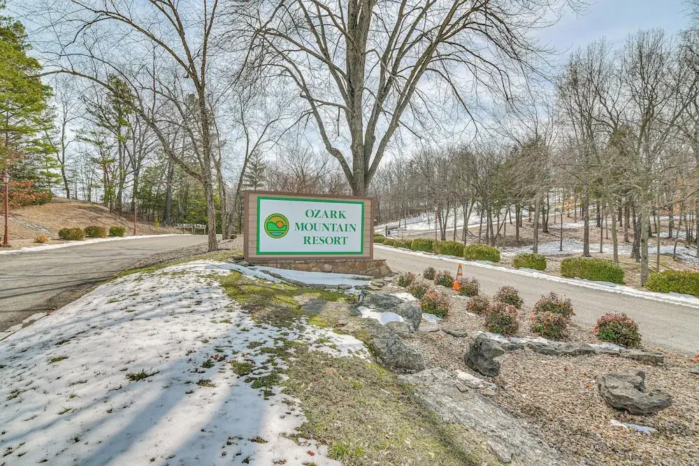 Newly Renovated Ozarks Condo: Pool & Hot Tub