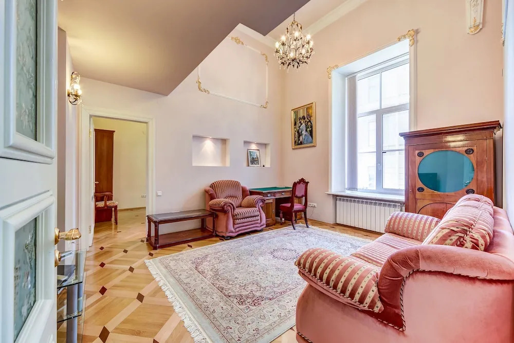 Home4day Spacious Apartment by the Hermitage