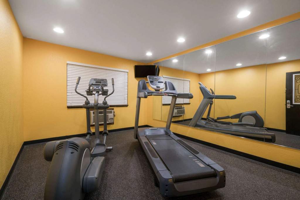 Super 8 by Wyndham Rochester Mayo Clinic Area