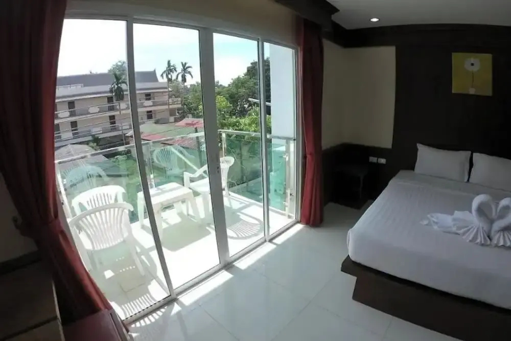 EBS Hostel Phuket, Kata Beach