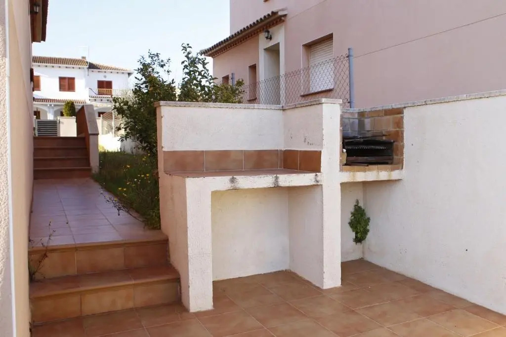 AT130 Casa con piscina privada, aire acondicionado y garaje
