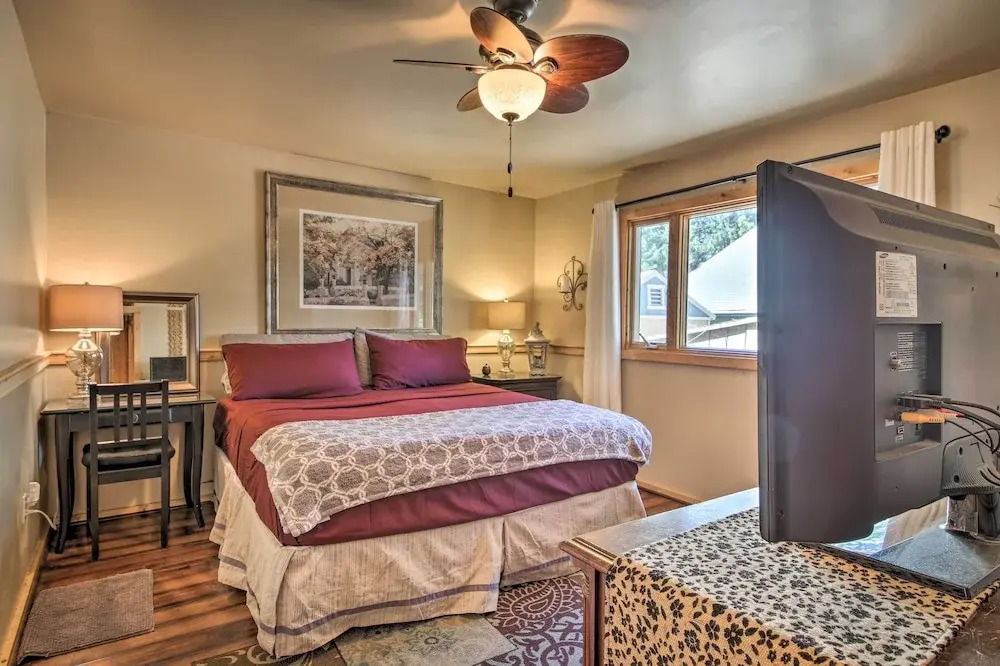 < 3 Mi to Lake: Pet-friendly Big Bear Cabin