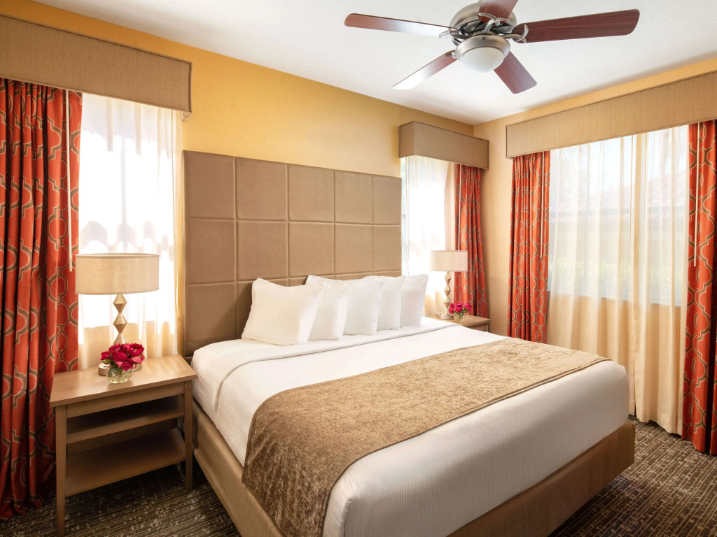 Floridays Orlando Two & Three Bed Rooms Condo Resort