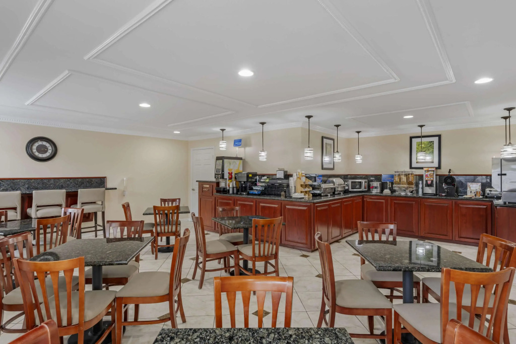 Best Western Pineywoods Inn