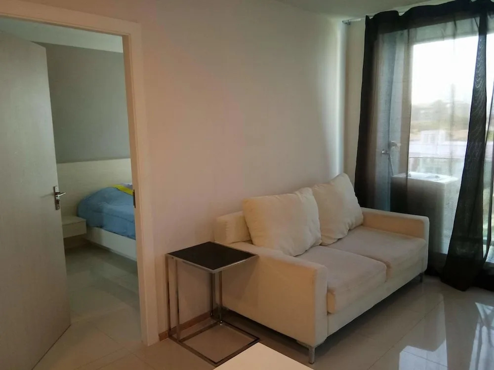 Acqua Condominium