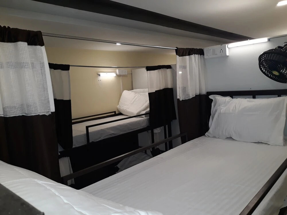 Deck 3 Airport Dormitory - Hostel