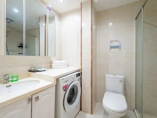 Ganghui Four Seasons Hotel Apartment (Dalian Railway Station Zhongshan Square)